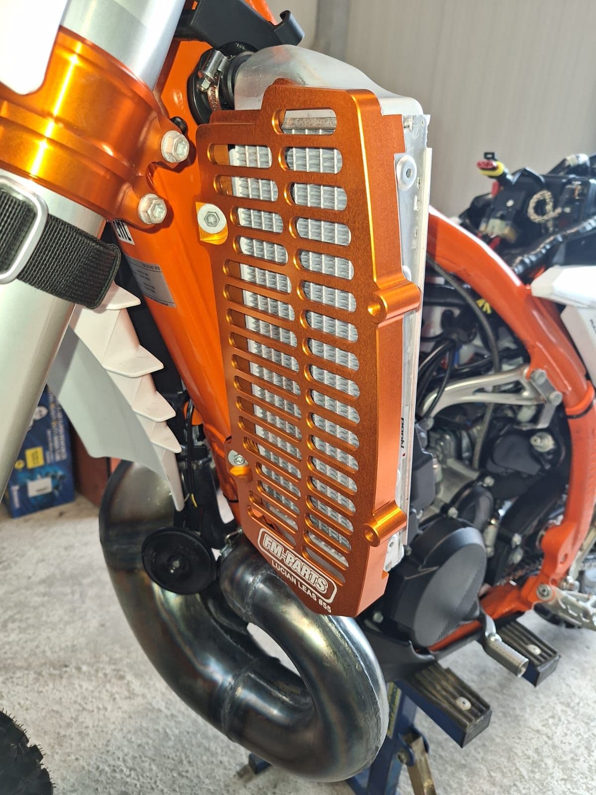 Mbrojtëse Radiatori UniBody Fm-Parts KTM/HSQ/GasGas 2020-2026 të Zeza dhe Orange